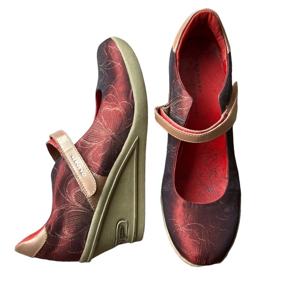 Jump Women's Red and Black Wedges - Picture 1 of 15